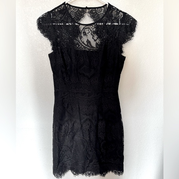 Women’s Lace Formal Dress - Picture 1 of 4